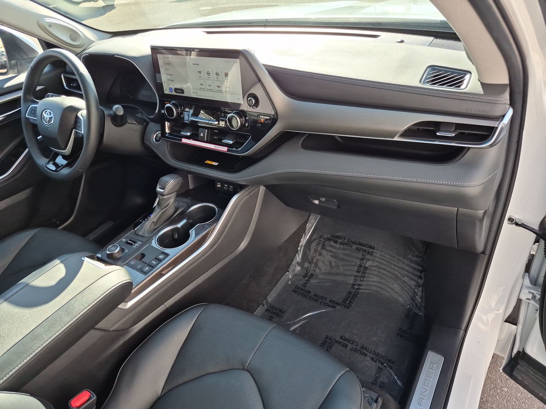Used 2024 Toyota Highlander Limited AWD/4WD image 35