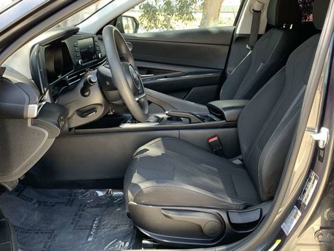 Used 2021 Hyundai Elantra SE image 11