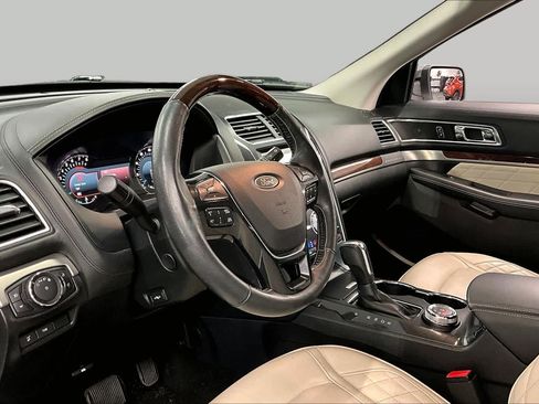 Used 2018 Ford Explorer Platinum AWD/4WD image 17