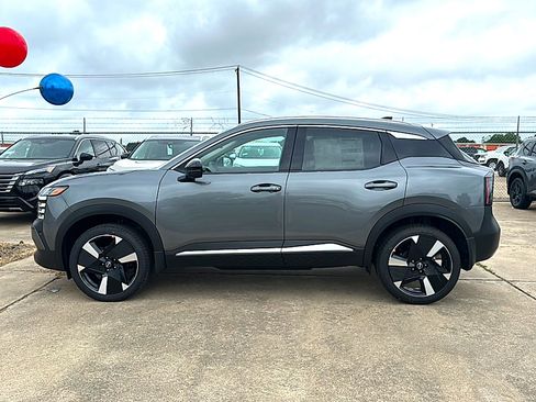 New 2026 Nissan Kicks SR w/ SR Premium Package FWD image 5