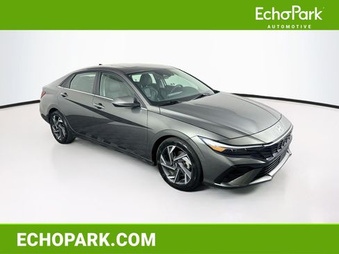 Used 2025 Hyundai Elantra Limited FWD image 1