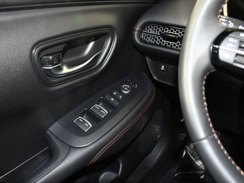 Certified 2025 Honda HR-V Sport image 32