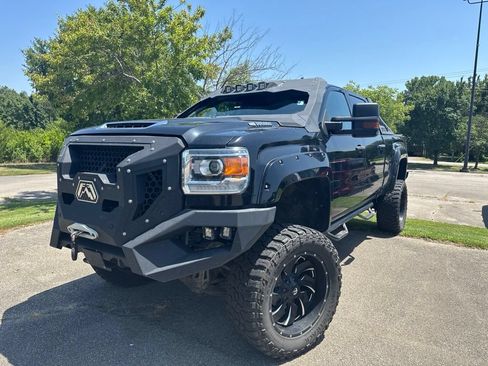 Used 2019 GMC Sierra 2500 Denali w/ Suspension Package, Off-Road AWD/4WD image 1