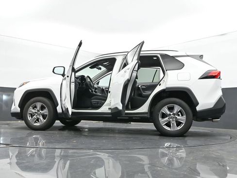Used 2025 Toyota RAV4 XLE image 68