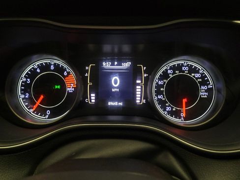 Used 2020 Jeep Cherokee Latitude Plus FWD image 23
