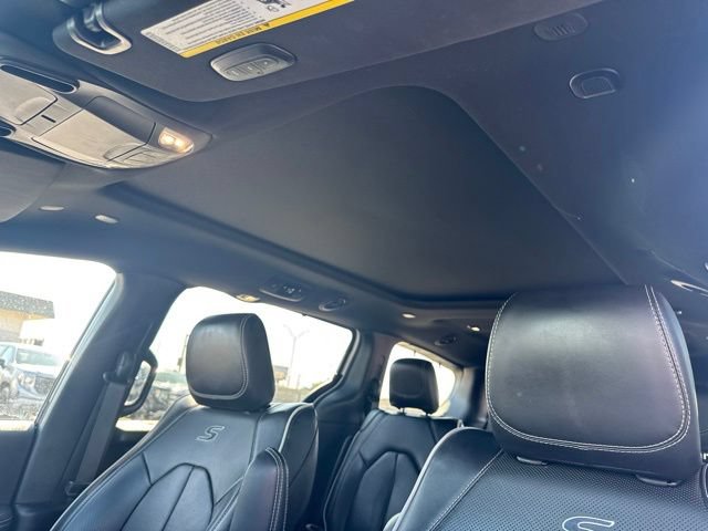 Used 2025 Chrysler Pacifica Limited FWD image 12