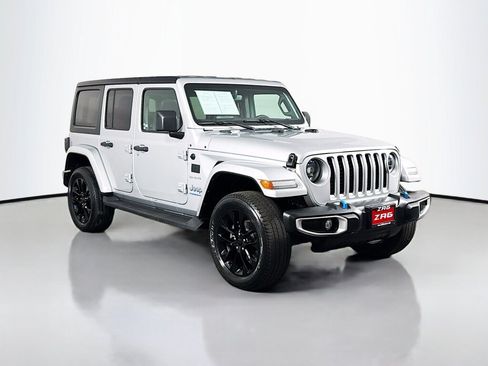 Used 2023 Jeep Wrangler Unlimited Sahara AWD/4WD image 7