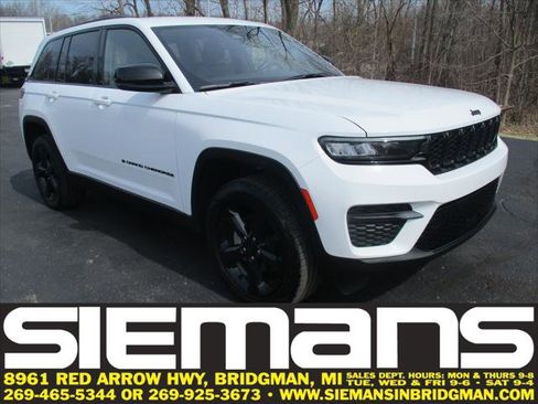 Certified 2022 Jeep Grand Cherokee Altitude AWD/4WD image 1