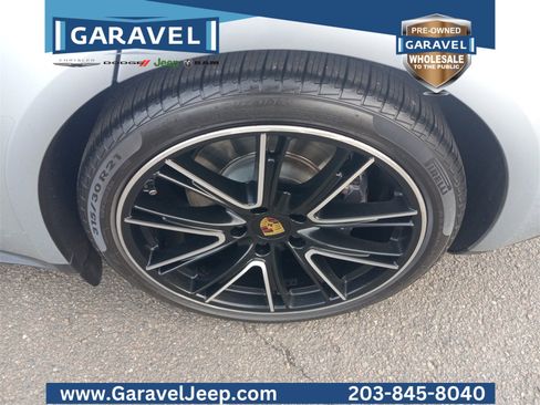 Used 2018 Porsche Panamera 4 image 33