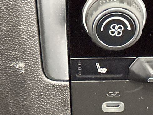 Used 2021 Chevrolet Suburban Premier image 27