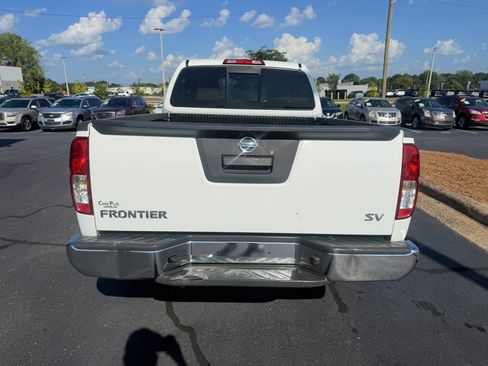 Used 2015 Nissan Frontier SV RWD image 6