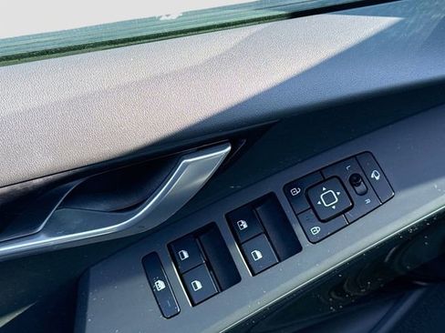 Used 2023 Kia Niro EX Touring image 21