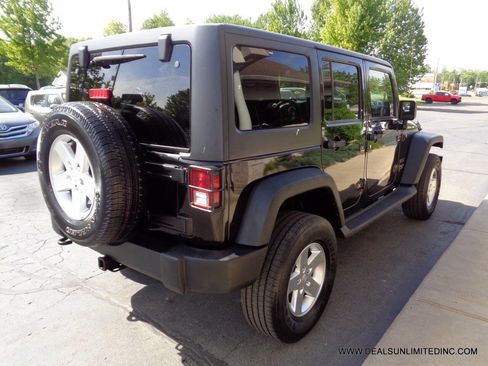Used 2014 Jeep Wrangler Unlimited Sport w/ Quick Order Package 24S AWD/4WD image 3