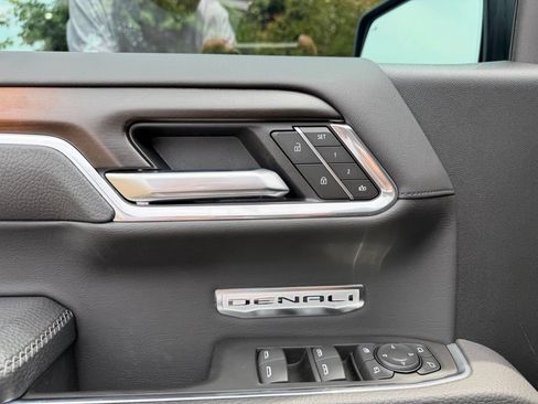 Used 2025 GMC Sierra 1500 Denali AWD/4WD image 12