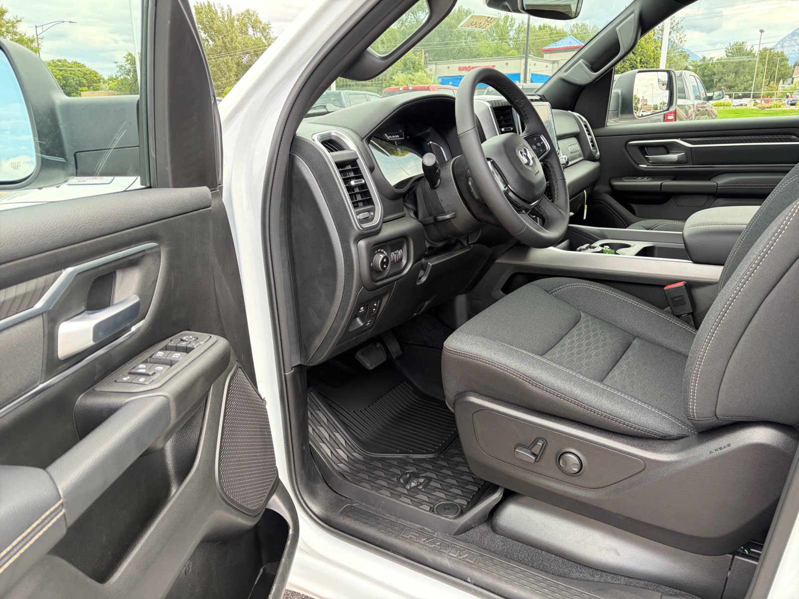 New 2026 RAM 1500 Big Horn AWD/4WD image 10