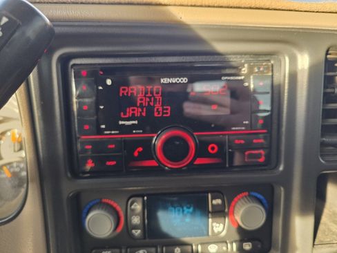 Used 2004 GMC Sierra 2500 SLT w/ Heavy-Duty Power Package image 18