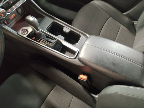 Used 2025 Nissan Sentra SV FWD image 26