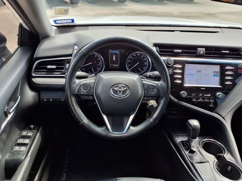 Used 2020 Toyota Camry SE FWD image 19