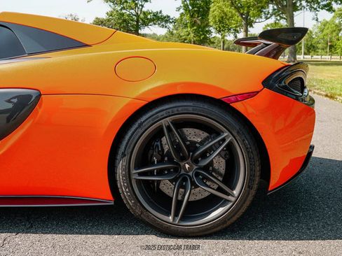 Used 2019 McLaren 570S Spider image 5