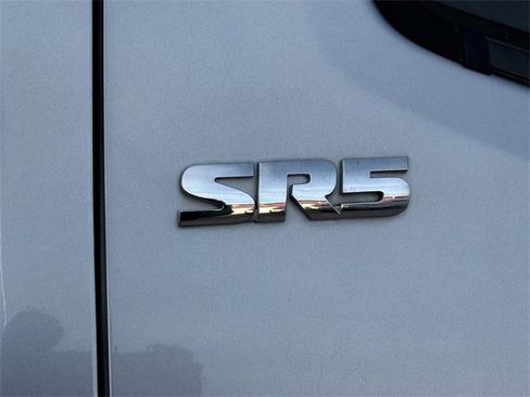 Used 2020 Toyota Tacoma SR5 w/ SR5 Appearance Package (SM) image 8