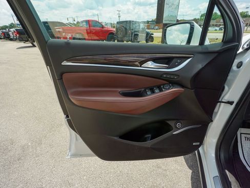 Used 2021 Buick Enclave Avenir w/ Avenir Technology Package image 16