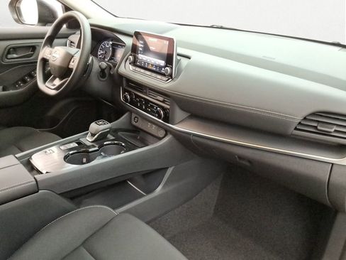 Used 2025 Nissan Rogue S image 14