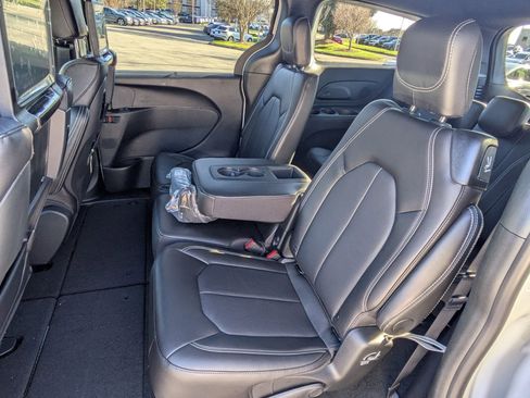 New 2026 Chrysler Pacifica Select FWD image 24