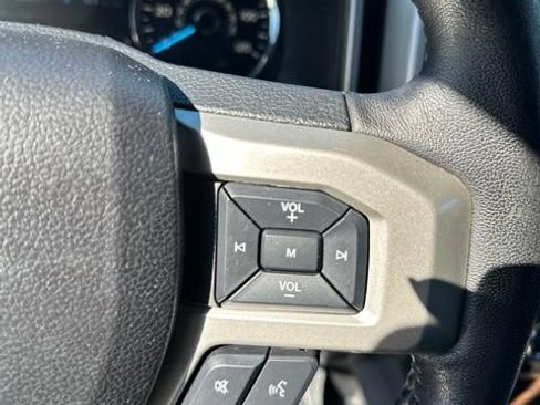 Used 2019 Ford F150 Lariat w/ Equipment Group 502A Luxury AWD/4WD image 18