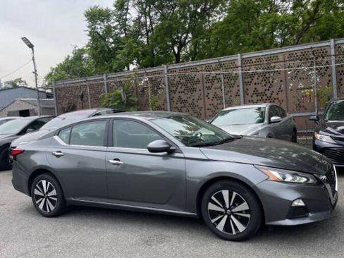 Used 2022 Nissan Altima 2.5 SV w/ SV Premium Package image 6