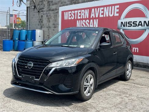 Used 2021 Nissan Kicks S image 1