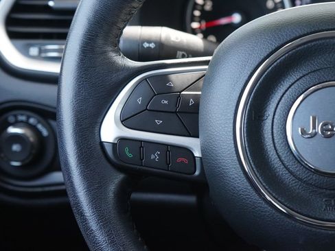 Used 2019 Jeep Renegade Latitude w/ Cold Weather Group FWD image 14