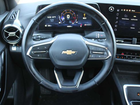 Used 2025 Chevrolet Equinox LT w/ Convenience Package II FWD image 9