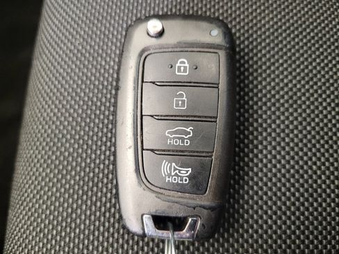 Used 2023 Hyundai Elantra SE FWD image 32