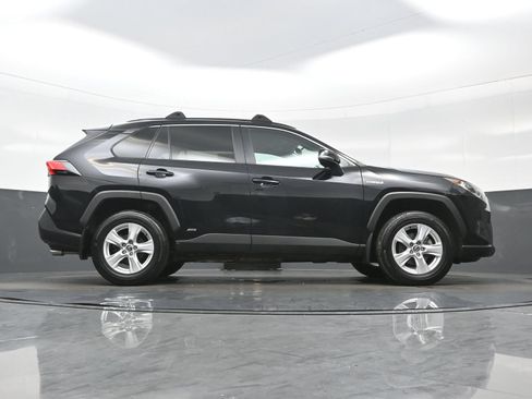 Used 2020 Toyota RAV4 XLE w/ XLE Grade Weather Package AWD/4WD image 32