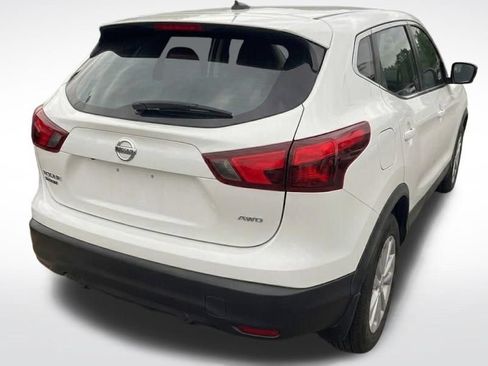 Used 2018 Nissan Rogue Sport S AWD/4WD image 2