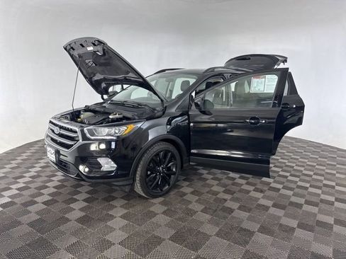 Used 2018 Ford Escape SE w/ SE Sport Appearance Package image 12