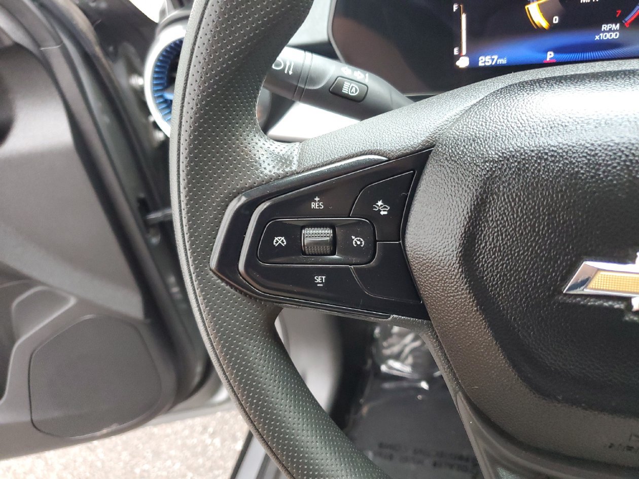 Used 2025 Chevrolet Trax LT FWD image 28