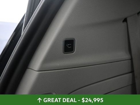 Used 2024 Chrysler Pacifica Select image 27