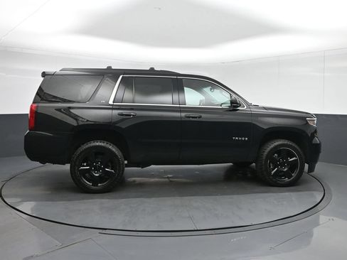 Used 2017 Chevrolet Tahoe LT w/ LT Midnight Edition AWD/4WD image 8