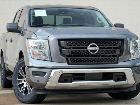 Used 2023 Nissan Titan SV w/ SV Convenience Package RWD image 2