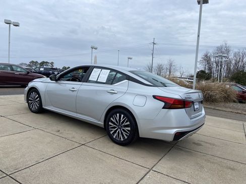 Used 2024 Nissan Altima 2.5 SV image 7