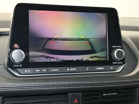 Used 2025 Nissan Rogue SV FWD image 23