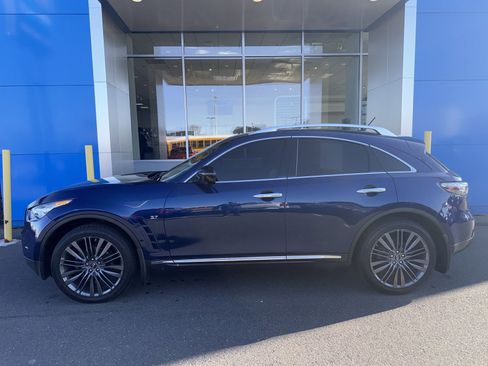 Used 2017 INFINITI QX70 AWD w/ Limited Package image 11