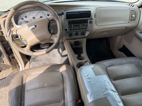Used 2004 Ford Explorer Sport Trac XLT RWD image 9