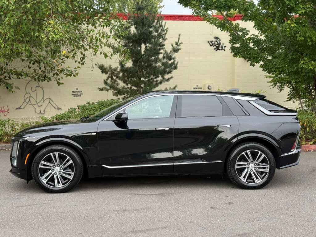 Used 2024 Cadillac Lyriq Luxury RWD image 5