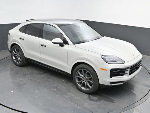New 2025 Porsche Cayenne Coupe image 38