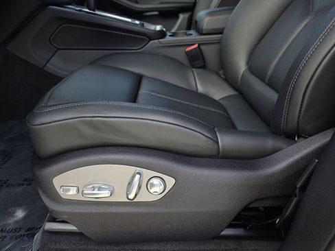 Certified 2026 Porsche Macan AWD/4WD image 16