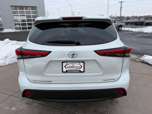 Used 2022 Toyota Highlander XLE image 9
