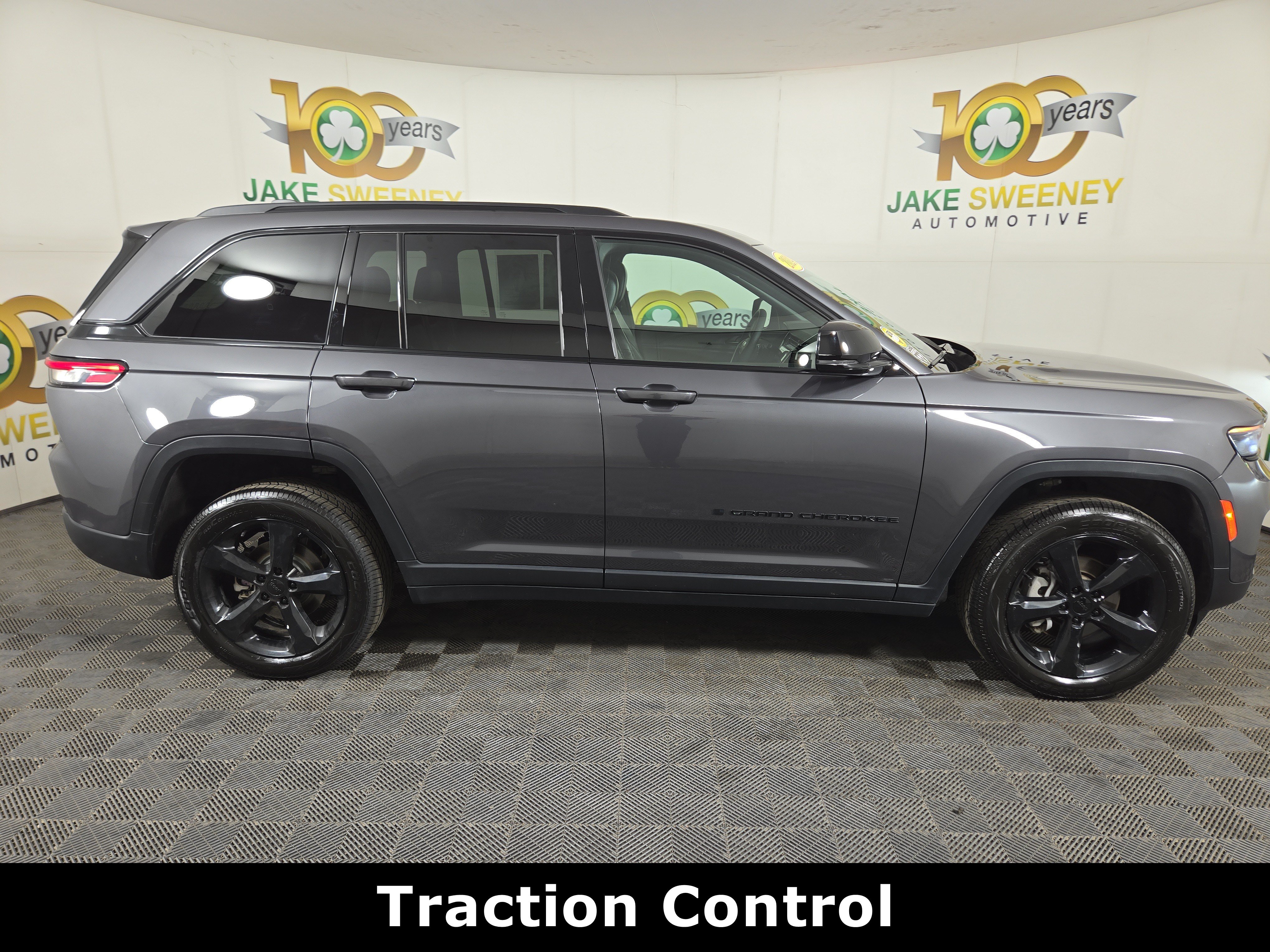 Used 2024 Jeep Grand Cherokee Altitude AWD/4WD image 10