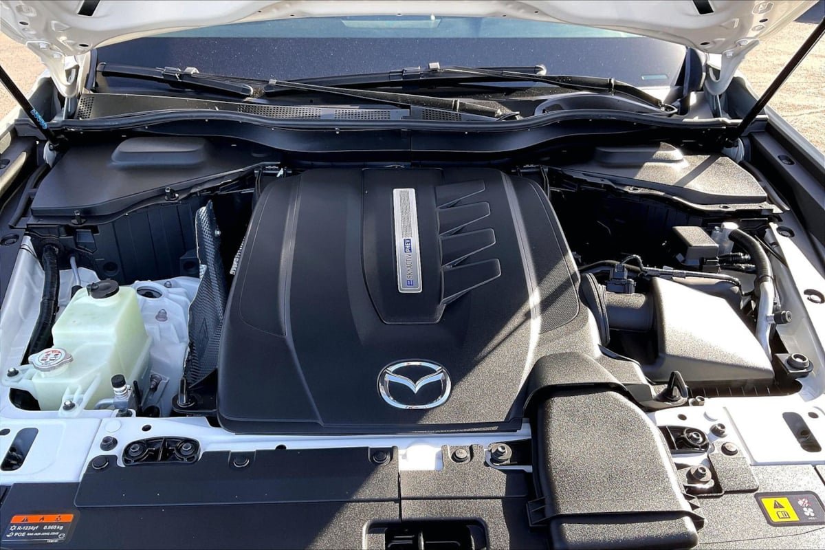 Used 2024 MAZDA CX-90 Plug-In Hybrid w/ Preferred AWD/4WD image 9